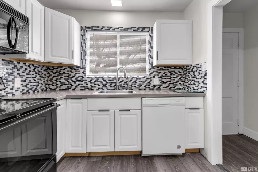 4 Smithridge, Reno, Nevada 89502, 2 Bedrooms Bedrooms, ,2 BathroomsBathrooms,Residential,Residential,Smithridge,250003408