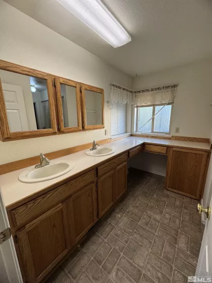5375 Vinewood, Fallon, Nevada 89406, 4 Bedrooms Bedrooms, ,3 BathroomsBathrooms,Residential,Residential,Vinewood,250005251