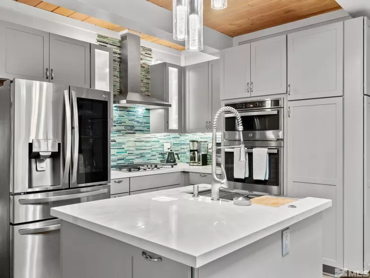 989 Tahoe, Incline Village, Nevada 89451, 3 Bedrooms Bedrooms, ,2 BathroomsBathrooms,Residential,Residential,Tahoe,250004852