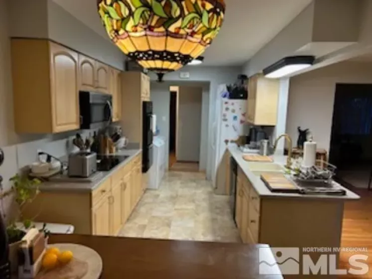 630 Sapphire Cricle, Reno, Nevada 89509, 3 Bedrooms Bedrooms, ,2 BathroomsBathrooms,Residential,Residential,Sapphire Cricle,250002985