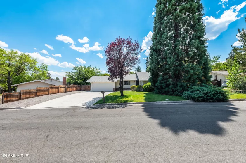 630 Sapphire Cricle, Reno, Nevada 89509, 3 Bedrooms Bedrooms, ,2 BathroomsBathrooms,Residential,Residential,Sapphire Cricle,250002985