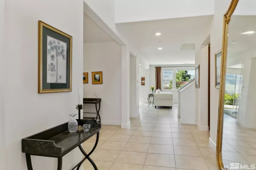 Entry/Foyer