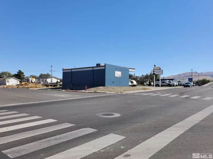 561 Hanson, Winnemucca, Nevada 89445, ,Commercial Sale,Residential,Hanson,240012900