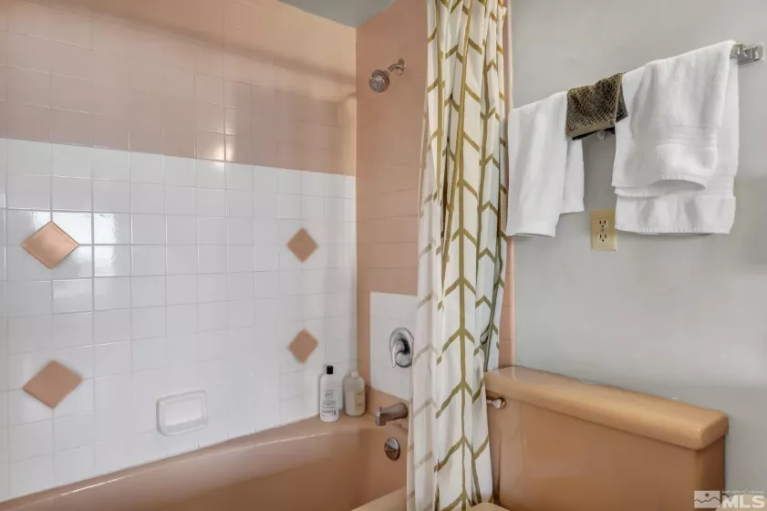 280 Island, Reno, Nevada 89501, 1 Bedroom Bedrooms, ,2 BathroomsBathrooms,Residential,Residential,Island,250005945