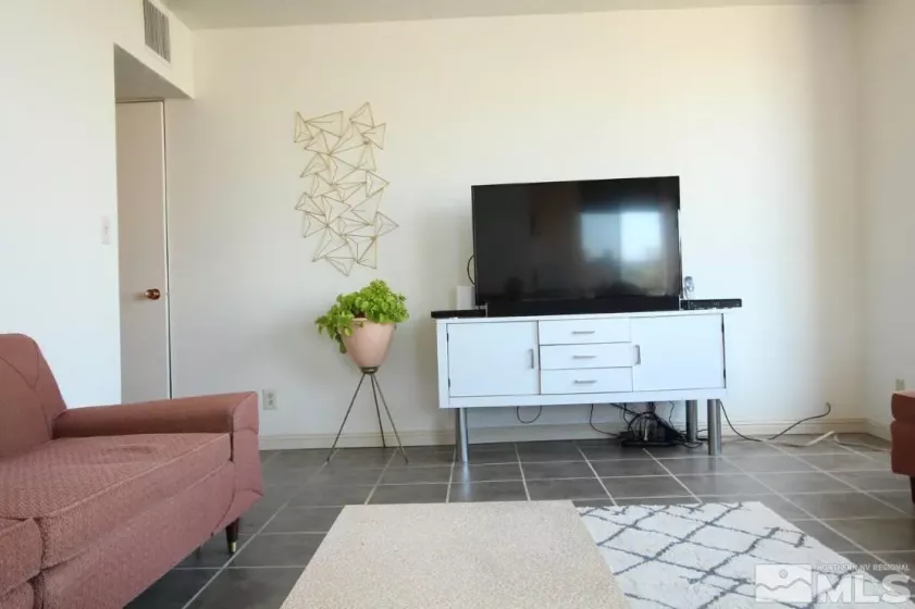 280 Island, Reno, Nevada 89501, 1 Bedroom Bedrooms, ,2 BathroomsBathrooms,Residential,Residential,Island,250005945