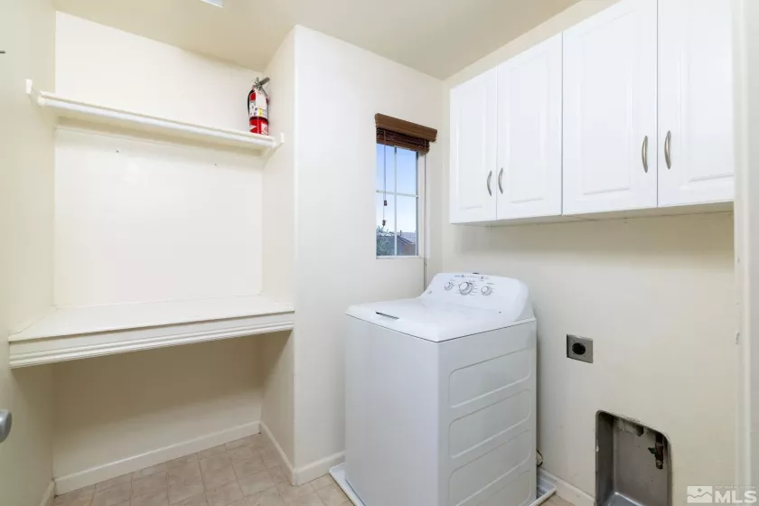 7422 Windswept, Sparks, Nevada 89436, 4 Bedrooms Bedrooms, ,3 BathroomsBathrooms,Residential,Residential,Windswept,250005921