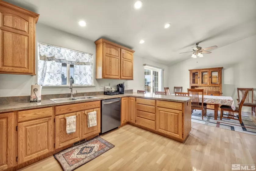 688 Sunrise, Fallon, Nevada 89406, 3 Bedrooms Bedrooms, ,2 BathroomsBathrooms,Residential,Residential,Sunrise,250005950