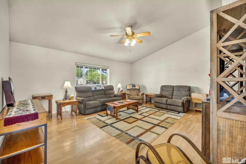 688 Sunrise, Fallon, Nevada 89406, 3 Bedrooms Bedrooms, ,2 BathroomsBathrooms,Residential,Residential,Sunrise,250005950