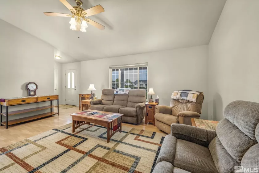 688 Sunrise, Fallon, Nevada 89406, 3 Bedrooms Bedrooms, ,2 BathroomsBathrooms,Residential,Residential,Sunrise,250005950