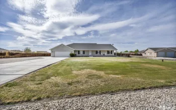 688 Sunrise, Fallon, Nevada 89406, 3 Bedrooms Bedrooms, ,2 BathroomsBathrooms,Residential,Residential,Sunrise,250005950