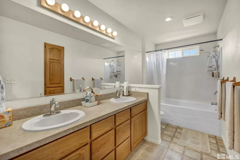 688 Sunrise, Fallon, Nevada 89406, 3 Bedrooms Bedrooms, ,2 BathroomsBathrooms,Residential,Residential,Sunrise,250005950