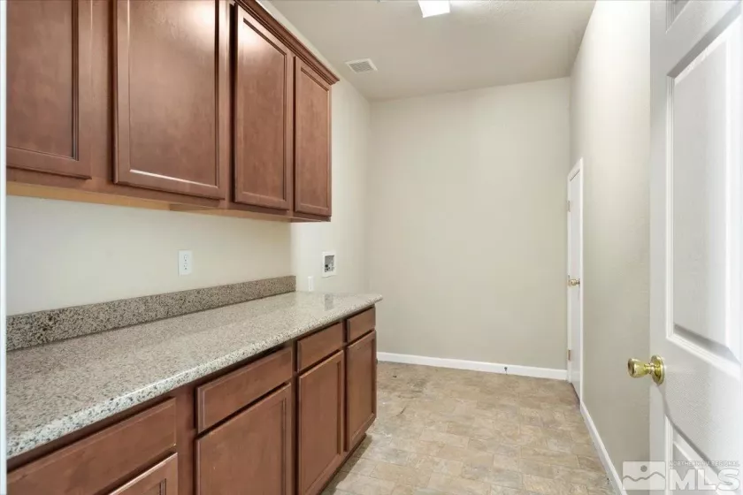 935 Demos, Reno, Nevada 89512, 4 Bedrooms Bedrooms, ,4 BathroomsBathrooms,Residential,Residential,Demos,240012277