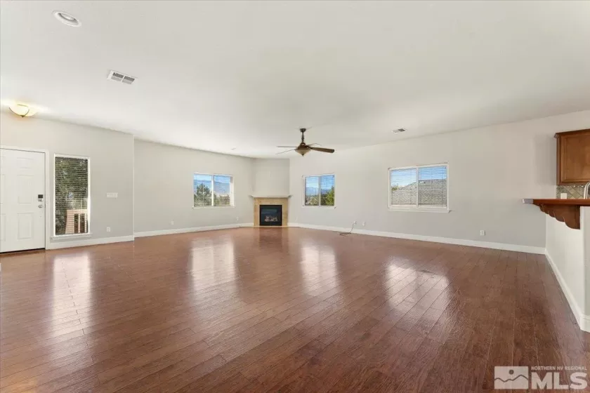935 Demos, Reno, Nevada 89512, 4 Bedrooms Bedrooms, ,4 BathroomsBathrooms,Residential,Residential,Demos,240012277