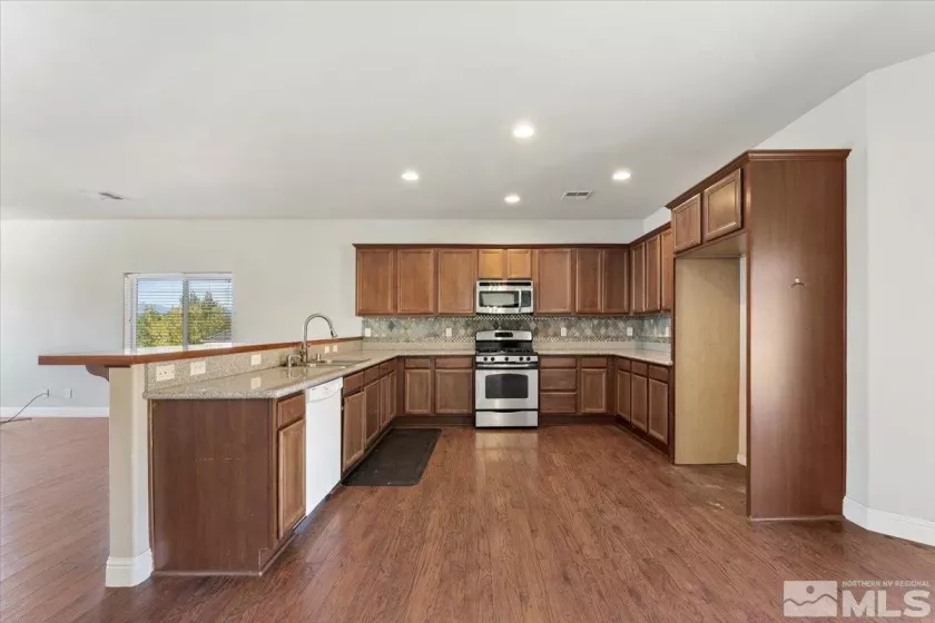 935 Demos, Reno, Nevada 89512, 4 Bedrooms Bedrooms, ,4 BathroomsBathrooms,Residential,Residential,Demos,240012277