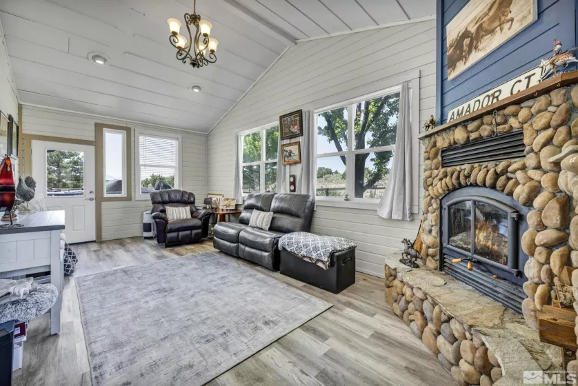 996 Farrier, Gardnerville, Nevada 89410, 6 Bedrooms Bedrooms, ,3 BathroomsBathrooms,Residential,Residential,Farrier,250004043