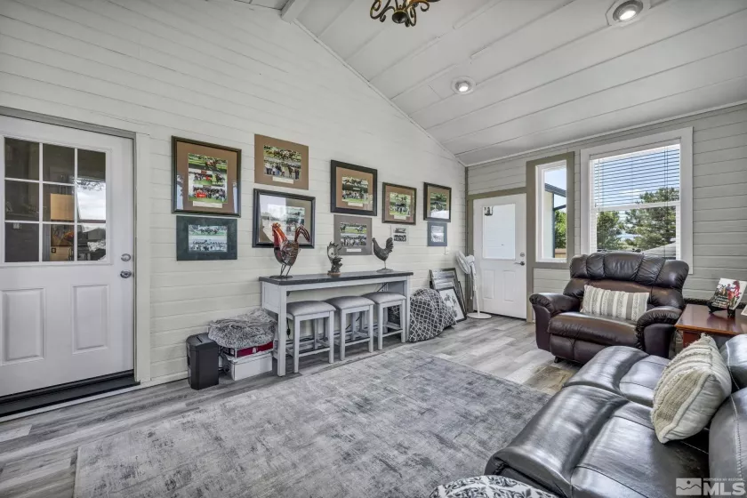996 Farrier, Gardnerville, Nevada 89410, 6 Bedrooms Bedrooms, ,3 BathroomsBathrooms,Residential,Residential,Farrier,250004043