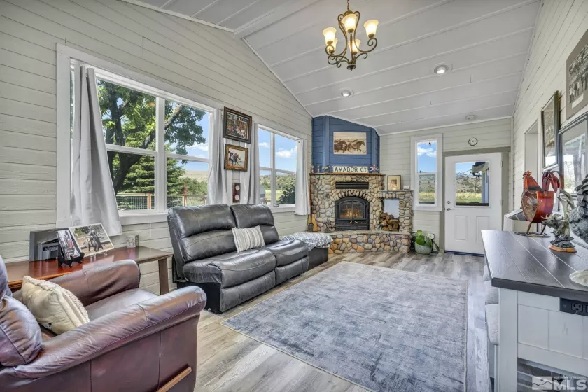 996 Farrier, Gardnerville, Nevada 89410, 6 Bedrooms Bedrooms, ,3 BathroomsBathrooms,Residential,Residential,Farrier,250004043