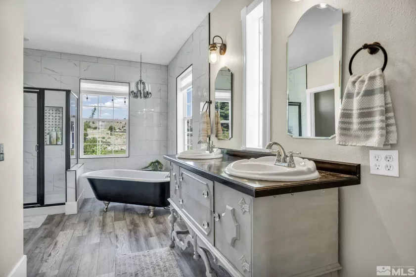 996 Farrier, Gardnerville, Nevada 89410, 6 Bedrooms Bedrooms, ,3 BathroomsBathrooms,Residential,Residential,Farrier,250004043