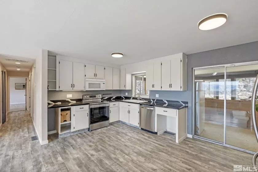 111 Highway 395, Gardnerville, Nevada 89410, 3 Bedrooms Bedrooms, ,2 BathroomsBathrooms,Residential,Residential,Highway 395,240011802