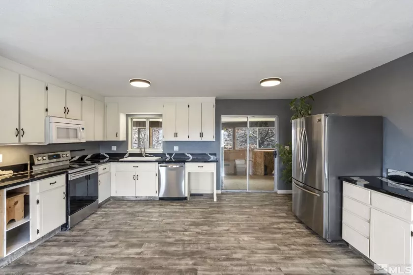 111 Highway 395, Gardnerville, Nevada 89410, 3 Bedrooms Bedrooms, ,2 BathroomsBathrooms,Residential,Residential,Highway 395,240011802
