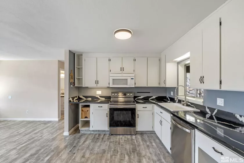 111 Highway 395, Gardnerville, Nevada 89410, 3 Bedrooms Bedrooms, ,2 BathroomsBathrooms,Residential,Residential,Highway 395,240011802