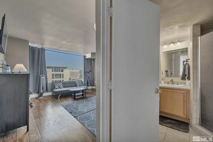 280 Island, Reno, Nevada 89501, 1 Bedroom Bedrooms, ,2 BathroomsBathrooms,Residential,Residential,Island,250000697