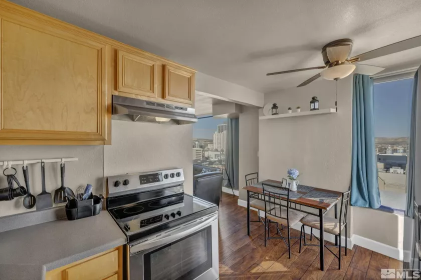 280 Island, Reno, Nevada 89501, 1 Bedroom Bedrooms, ,2 BathroomsBathrooms,Residential,Residential,Island,250000697