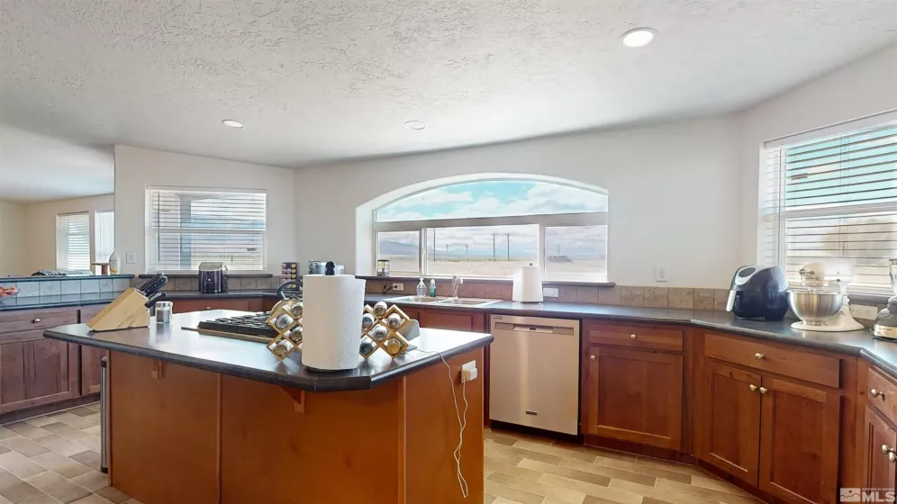 4560 Crosswind, Winnemucca, Nevada 89445, 5 Bedrooms Bedrooms, ,3 BathroomsBathrooms,Residential,Residential,Crosswind,250006002