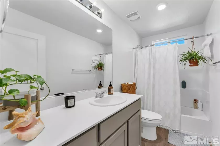 8838 Wolf Moon, Reno, Nevada 89506, 4 Bedrooms Bedrooms, ,3 BathroomsBathrooms,Residential,Residential,Wolf Moon,250006014