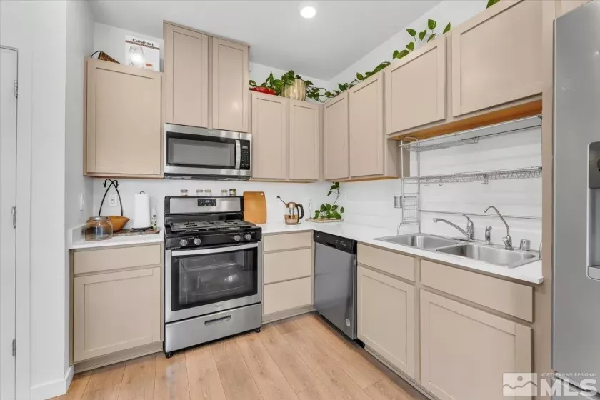 8838 Wolf Moon, Reno, Nevada 89506, 4 Bedrooms Bedrooms, ,3 BathroomsBathrooms,Residential,Residential,Wolf Moon,250006014