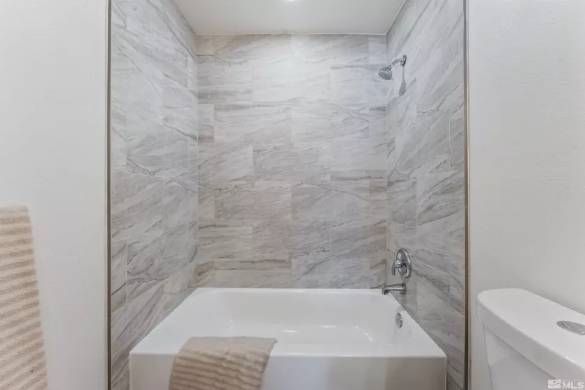 957 Arrowhead, Gardnerville, Nevada 89460, 5 Bedrooms Bedrooms, ,3 BathroomsBathrooms,Residential,Residential,Arrowhead,250006032