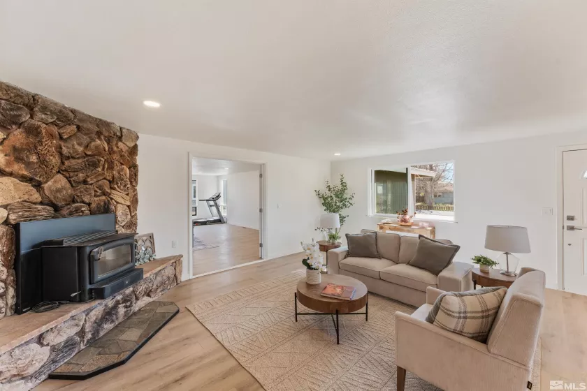 957 Arrowhead, Gardnerville, Nevada 89460, 5 Bedrooms Bedrooms, ,3 BathroomsBathrooms,Residential,Residential,Arrowhead,250006032