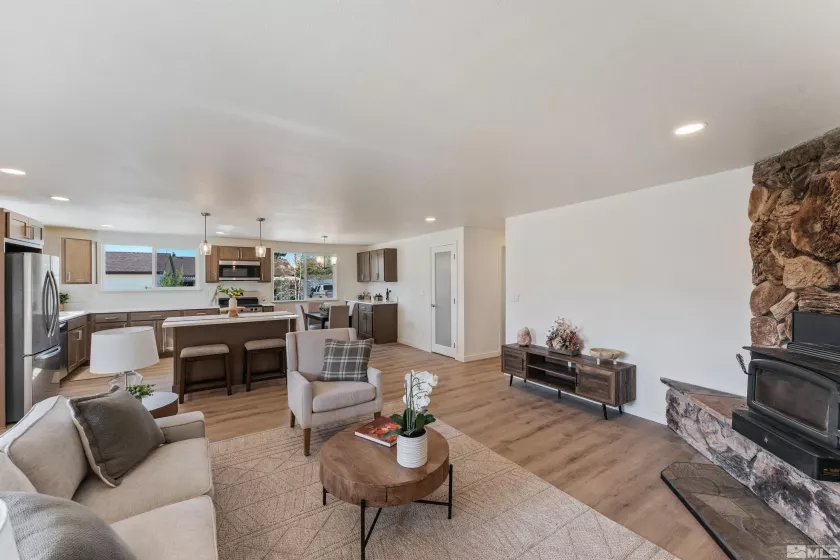957 Arrowhead, Gardnerville, Nevada 89460, 5 Bedrooms Bedrooms, ,3 BathroomsBathrooms,Residential,Residential,Arrowhead,250006032