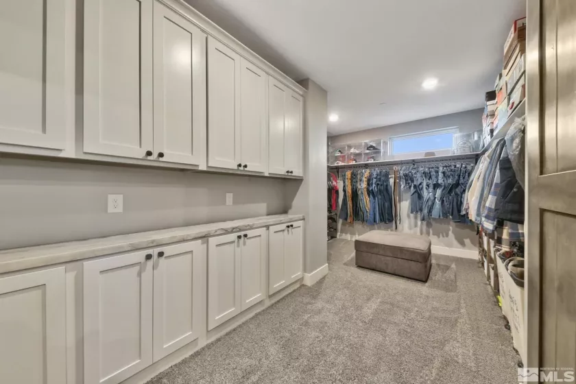 1409 Hunters Point, Gardnerville, Nevada 89410, 5 Bedrooms Bedrooms, ,5 BathroomsBathrooms,Residential,Residential,Hunters Point,240013037