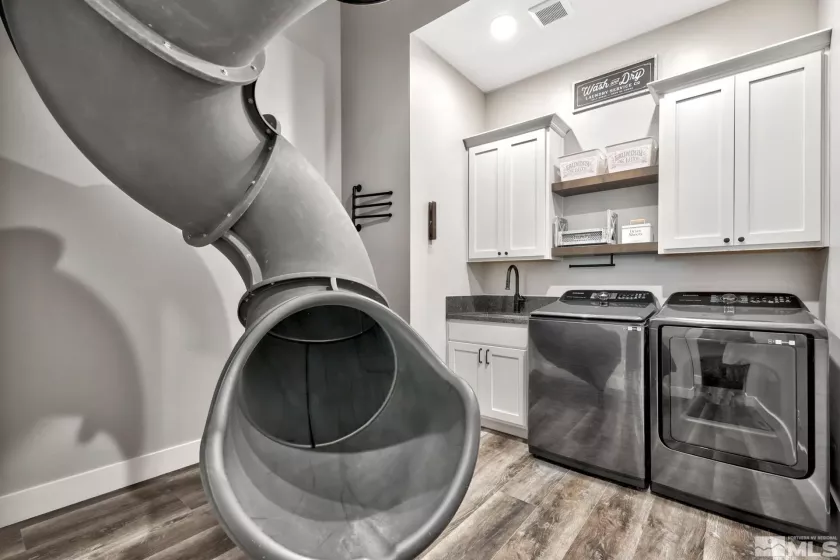 1409 Hunters Point, Gardnerville, Nevada 89410, 5 Bedrooms Bedrooms, ,5 BathroomsBathrooms,Residential,Residential,Hunters Point,240013037