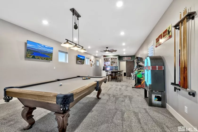 1409 Hunters Point, Gardnerville, Nevada 89410, 5 Bedrooms Bedrooms, ,5 BathroomsBathrooms,Residential,Residential,Hunters Point,240013037