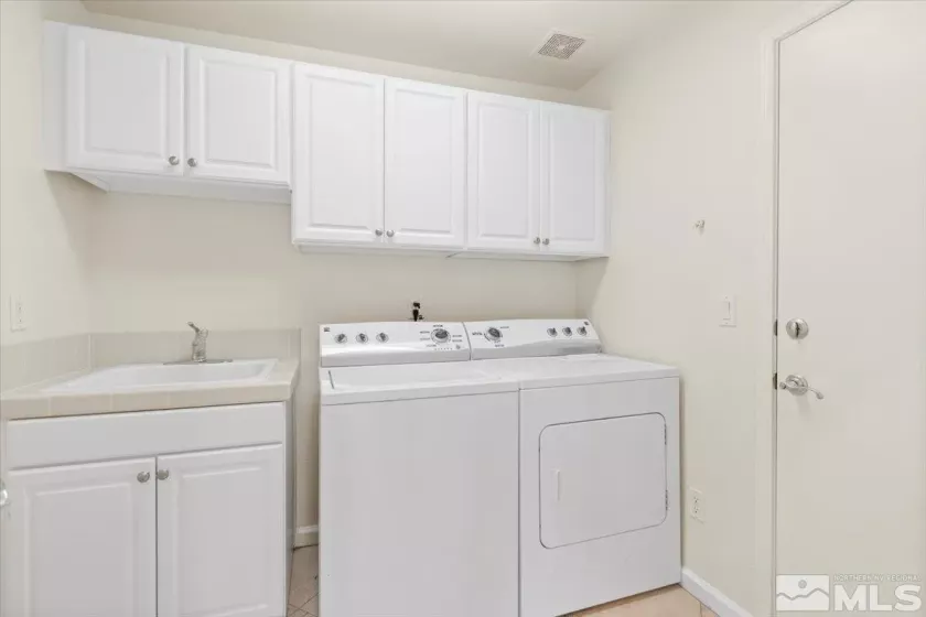 6131 Axis, Sparks, Nevada 89436, 4 Bedrooms Bedrooms, ,3 BathroomsBathrooms,Residential,Residential,Axis,250004465