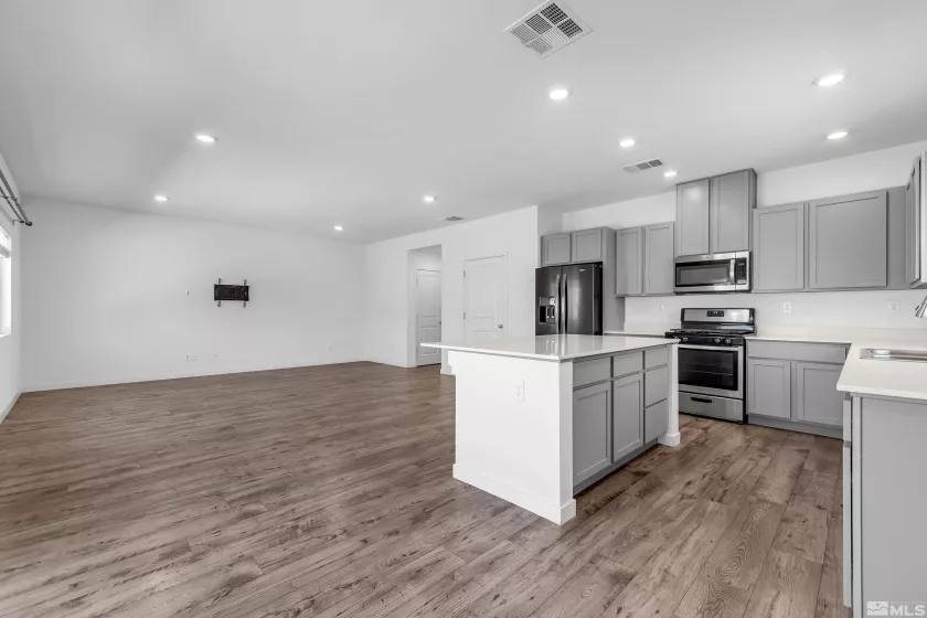1368 Old Barn, Sparks, Nevada 89436, 4 Bedrooms Bedrooms, ,3 BathroomsBathrooms,Residential,Residential,Old Barn,250006043