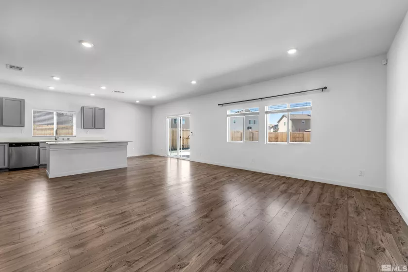1368 Old Barn, Sparks, Nevada 89436, 4 Bedrooms Bedrooms, ,3 BathroomsBathrooms,Residential,Residential,Old Barn,250006043