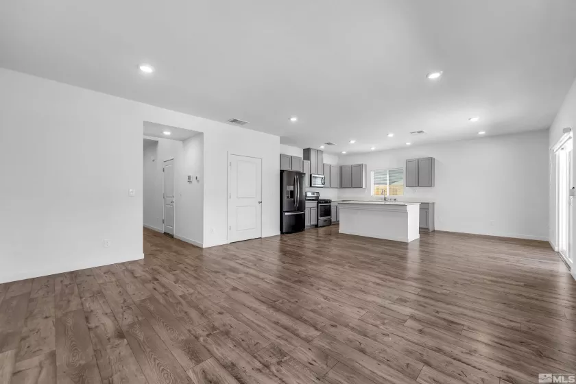 1368 Old Barn, Sparks, Nevada 89436, 4 Bedrooms Bedrooms, ,3 BathroomsBathrooms,Residential,Residential,Old Barn,250006043