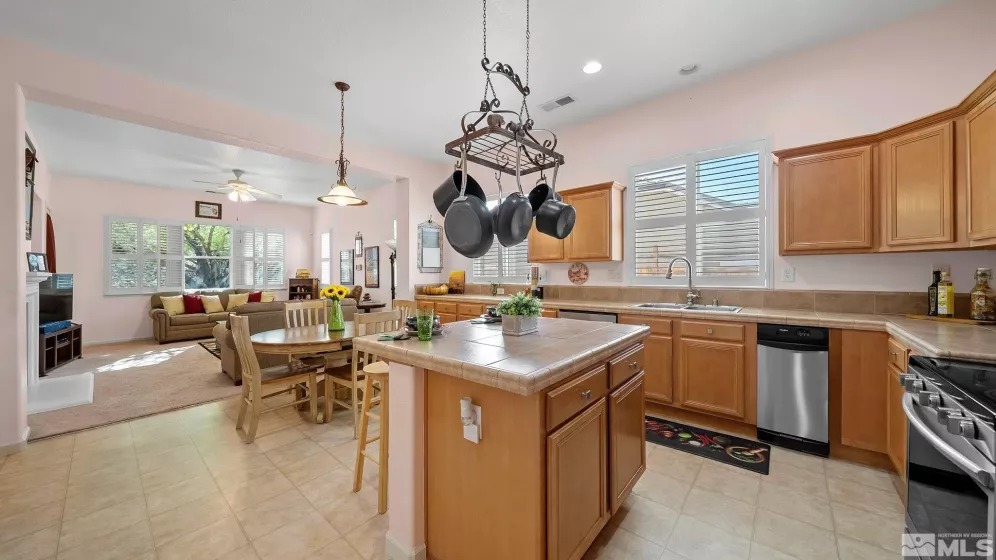 7354 Phoenix, Sparks, Nevada 89436, 4 Bedrooms Bedrooms, ,3 BathroomsBathrooms,Residential,Residential,Phoenix,250006042