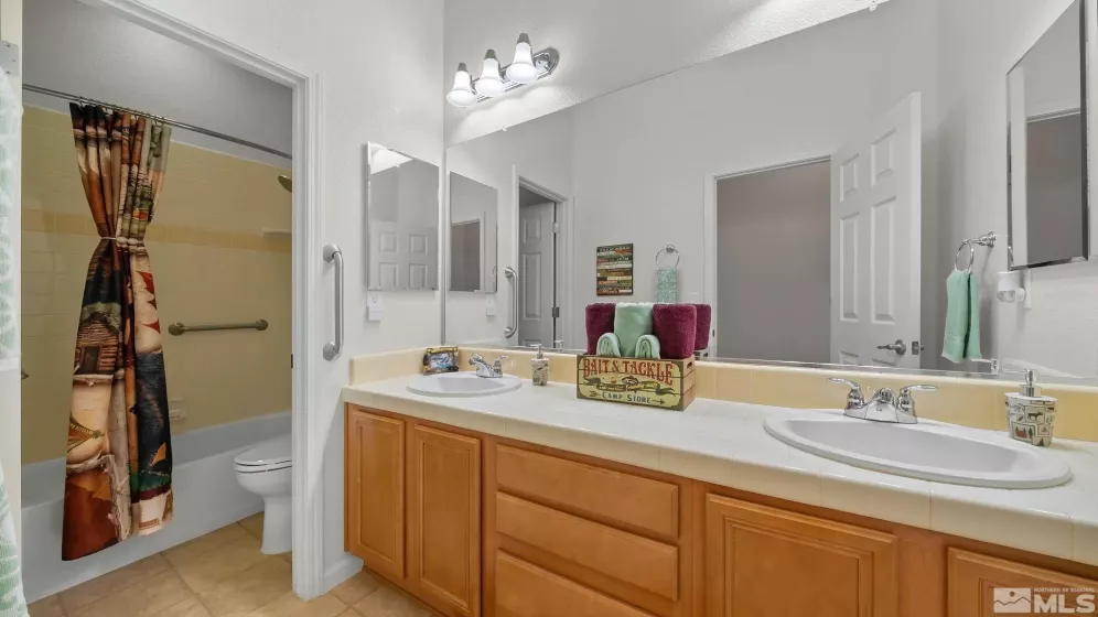 7354 Phoenix, Sparks, Nevada 89436, 4 Bedrooms Bedrooms, ,3 BathroomsBathrooms,Residential,Residential,Phoenix,250006042