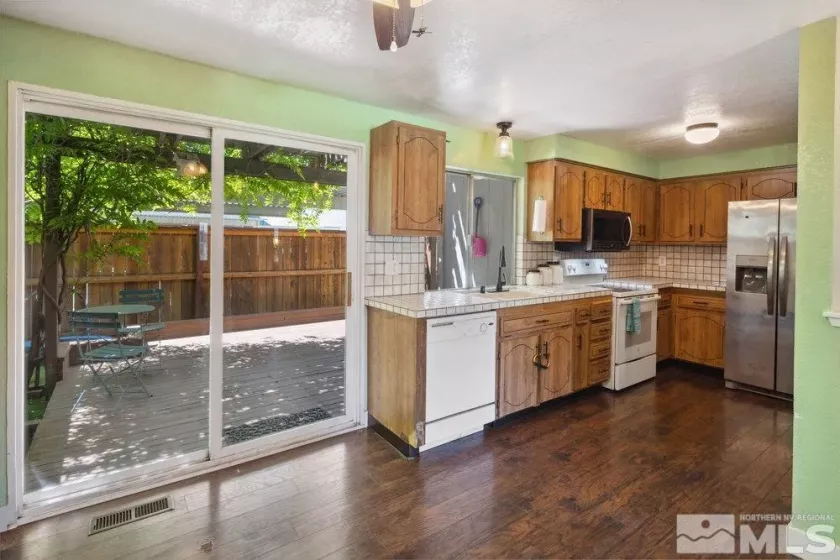 960 Cherry Tree, Sparks, Nevada 89434, 3 Bedrooms Bedrooms, ,2 BathroomsBathrooms,Residential,Residential,Cherry Tree,250006046