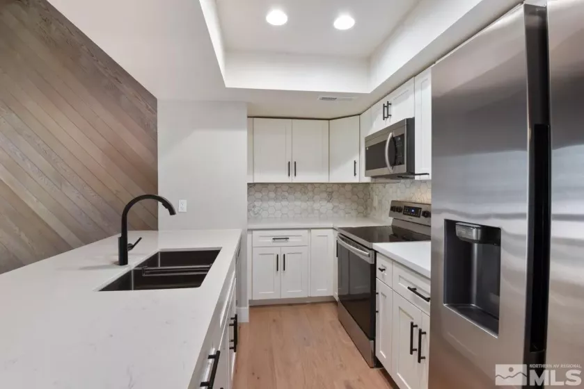 908 Harold, Incline Village, Nevada 89451, 2 Bedrooms Bedrooms, ,3 BathroomsBathrooms,Residential,Residential,Harold,240014313