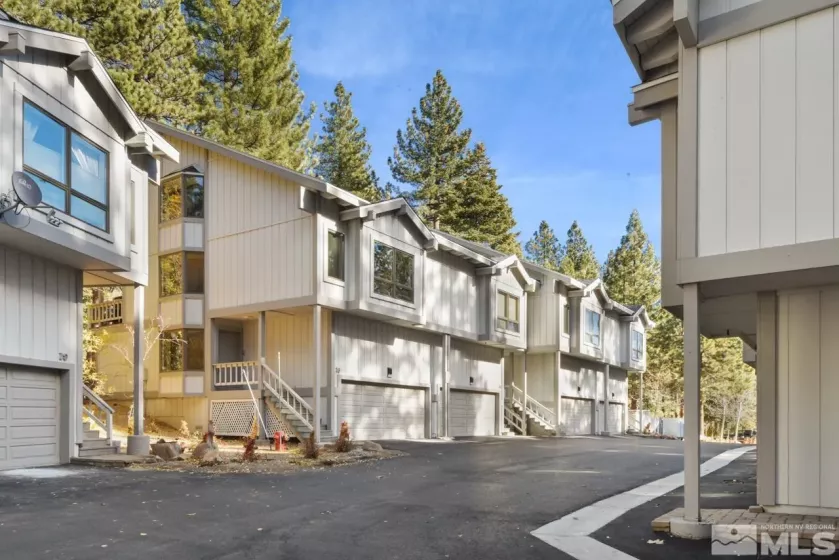 908 Harold, Incline Village, Nevada 89451, 2 Bedrooms Bedrooms, ,3 BathroomsBathrooms,Residential,Residential,Harold,240014313