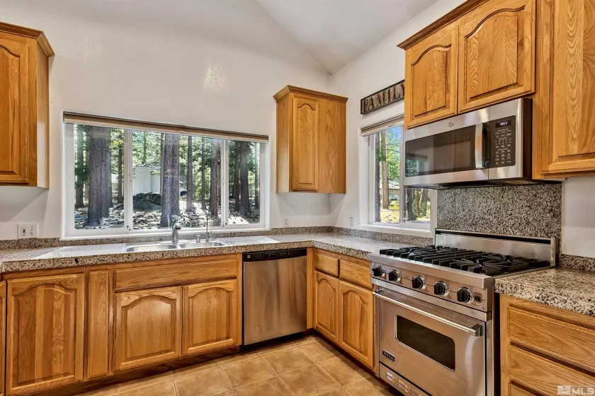 733 Cayuga, South Lake Tahoe, California 96150, 4 Bedrooms Bedrooms, ,3 BathroomsBathrooms,Residential,Residential,Cayuga,250006068