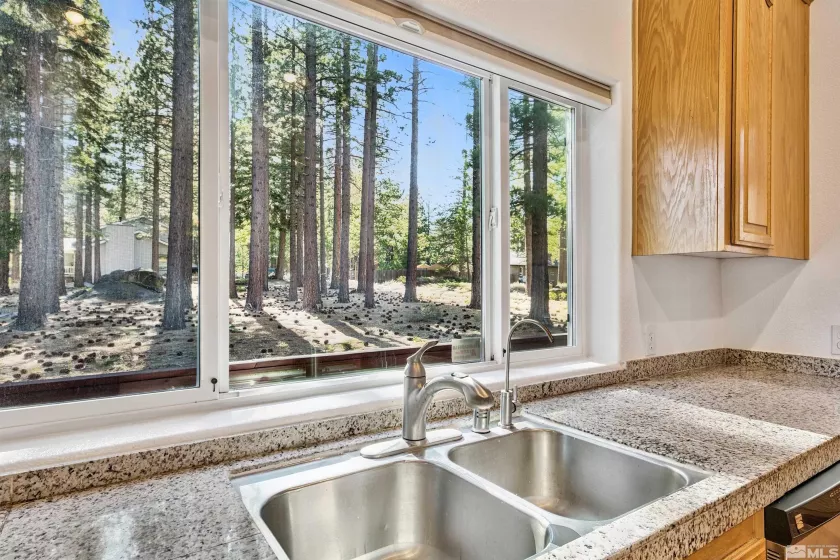 733 Cayuga, South Lake Tahoe, California 96150, 4 Bedrooms Bedrooms, ,3 BathroomsBathrooms,Residential,Residential,Cayuga,250006068