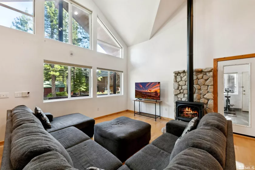 733 Cayuga, South Lake Tahoe, California 96150, 4 Bedrooms Bedrooms, ,3 BathroomsBathrooms,Residential,Residential,Cayuga,250006068