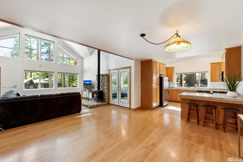 733 Cayuga, South Lake Tahoe, California 96150, 4 Bedrooms Bedrooms, ,3 BathroomsBathrooms,Residential,Residential,Cayuga,250006068