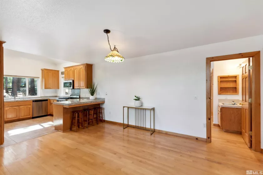 733 Cayuga, South Lake Tahoe, California 96150, 4 Bedrooms Bedrooms, ,3 BathroomsBathrooms,Residential,Residential,Cayuga,250006068